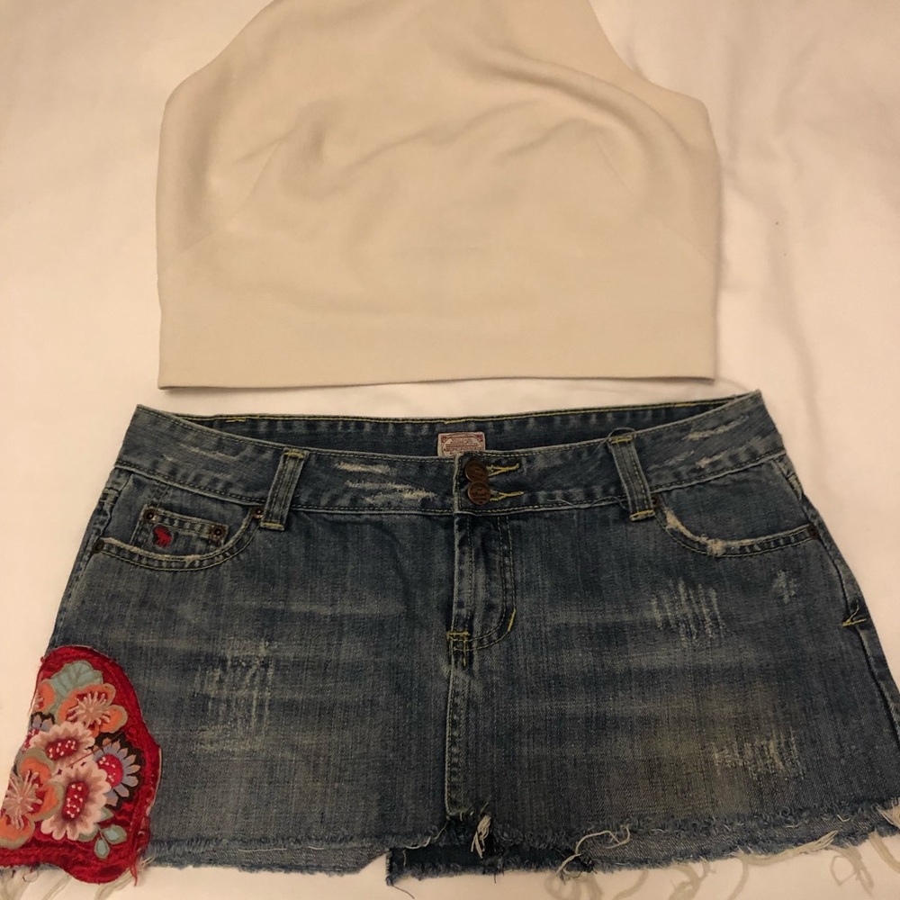 Abercrombie & Fitch distresses  jean skirt